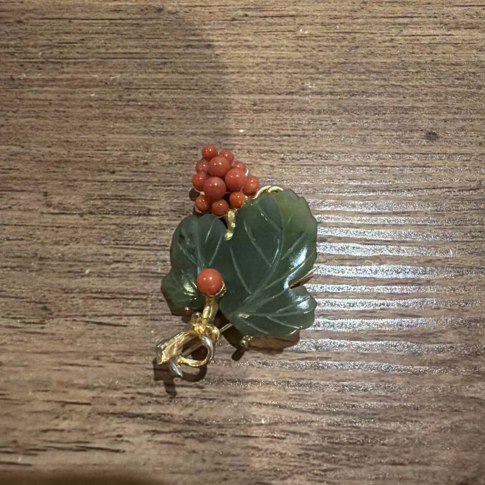 VTG Swoboda Brooch Green Jade Leaf Accent Coral Berries Gold Tone Pin Grandma